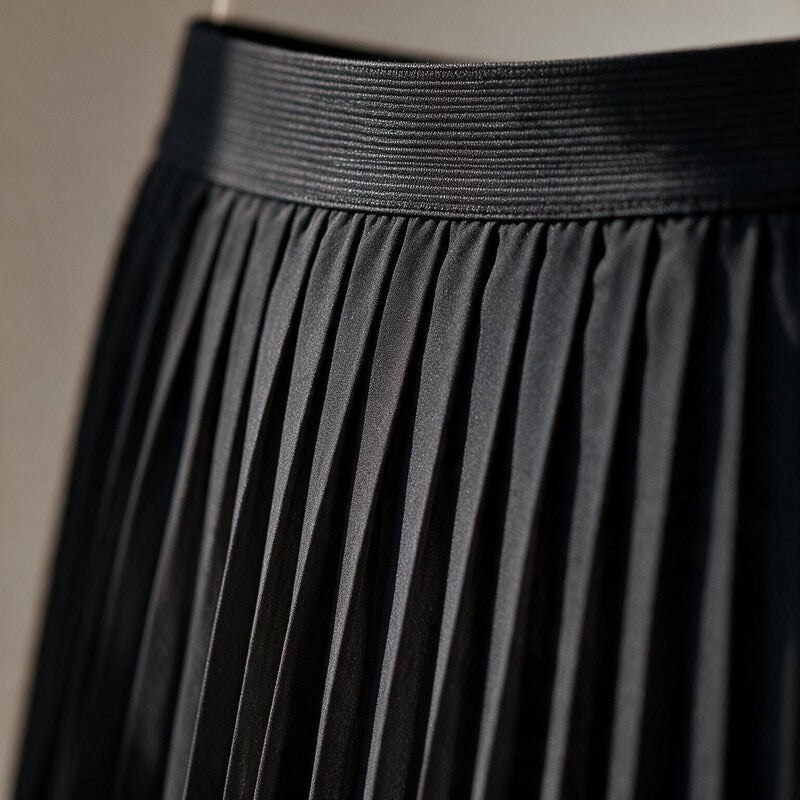 Lucy Melbourne pleated midi skirt in Black – close-up detail of waistband and pleats